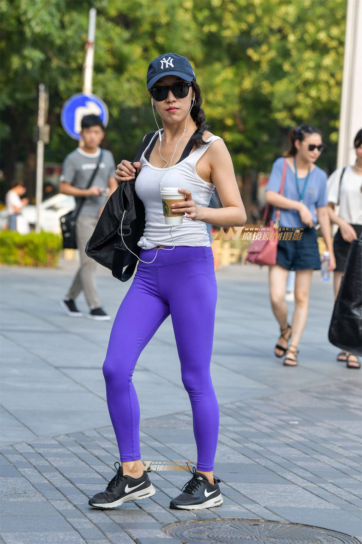 【久久赛帖】紫色瑜伽裤美女-日更街拍