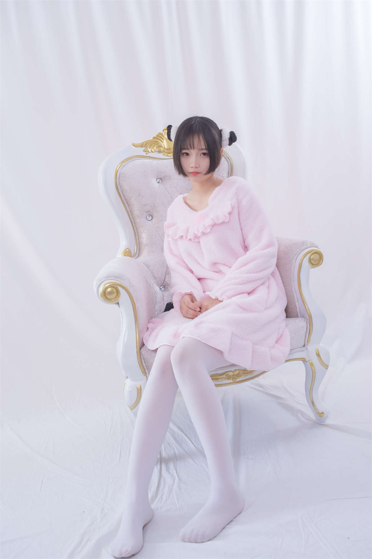 图片[2]-轻兰映画 VOL.017 粉红毛茸茸睡衣白丝少女-日更街拍