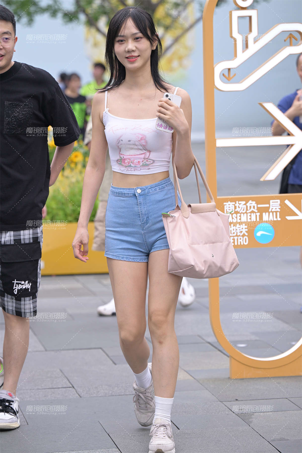 图片[2]-爱笑热裤小妹-日更街拍