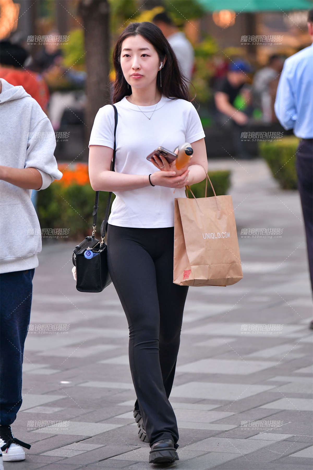 图片[2]-★购物牛仔热裤美女-日更街拍