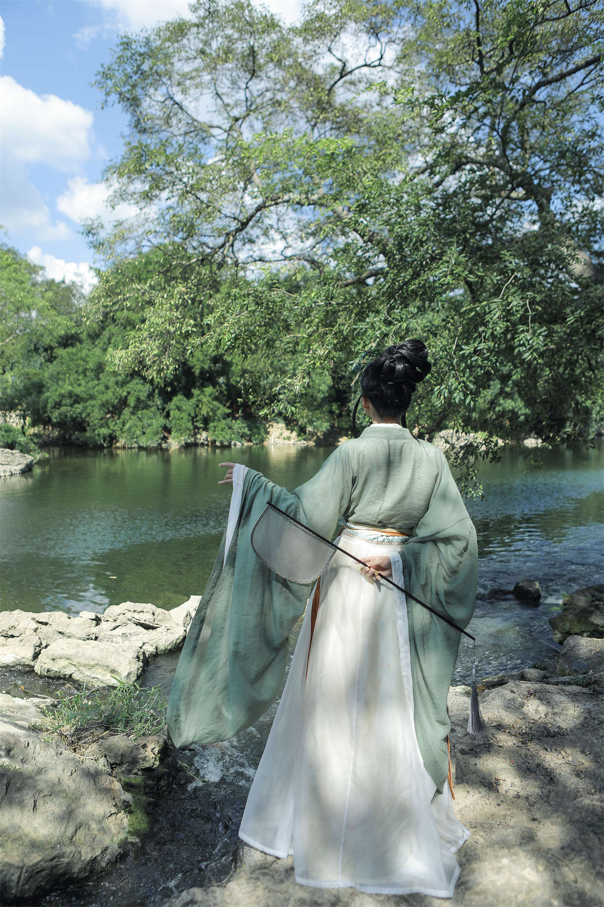 图片[2]-YITUYU艺图语 2022.03.22 渡溪·连山倒景 槐枝--日更街拍