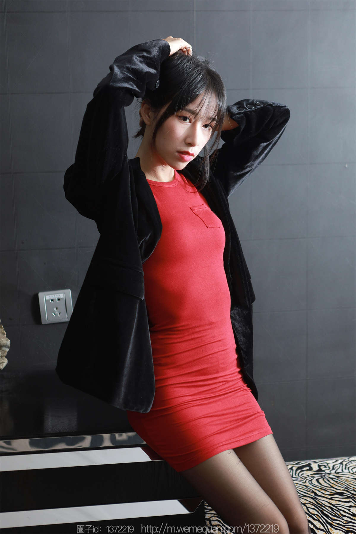 IESS异思趣向 2023.03.04 丝享家1380：美子 红色竖线-日更街拍