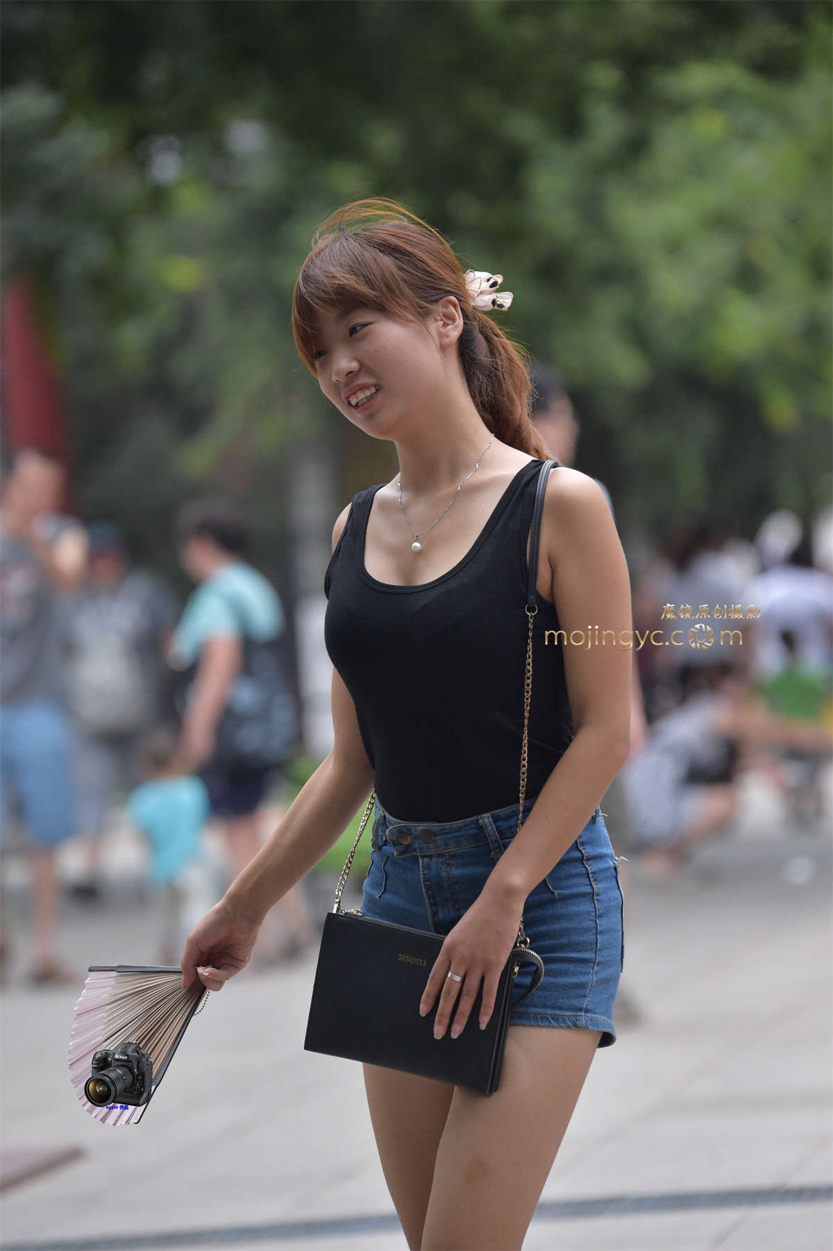 图片[2]-2015-08-18紧身黑背心牛仔短裤少妇（13P）-日更街拍