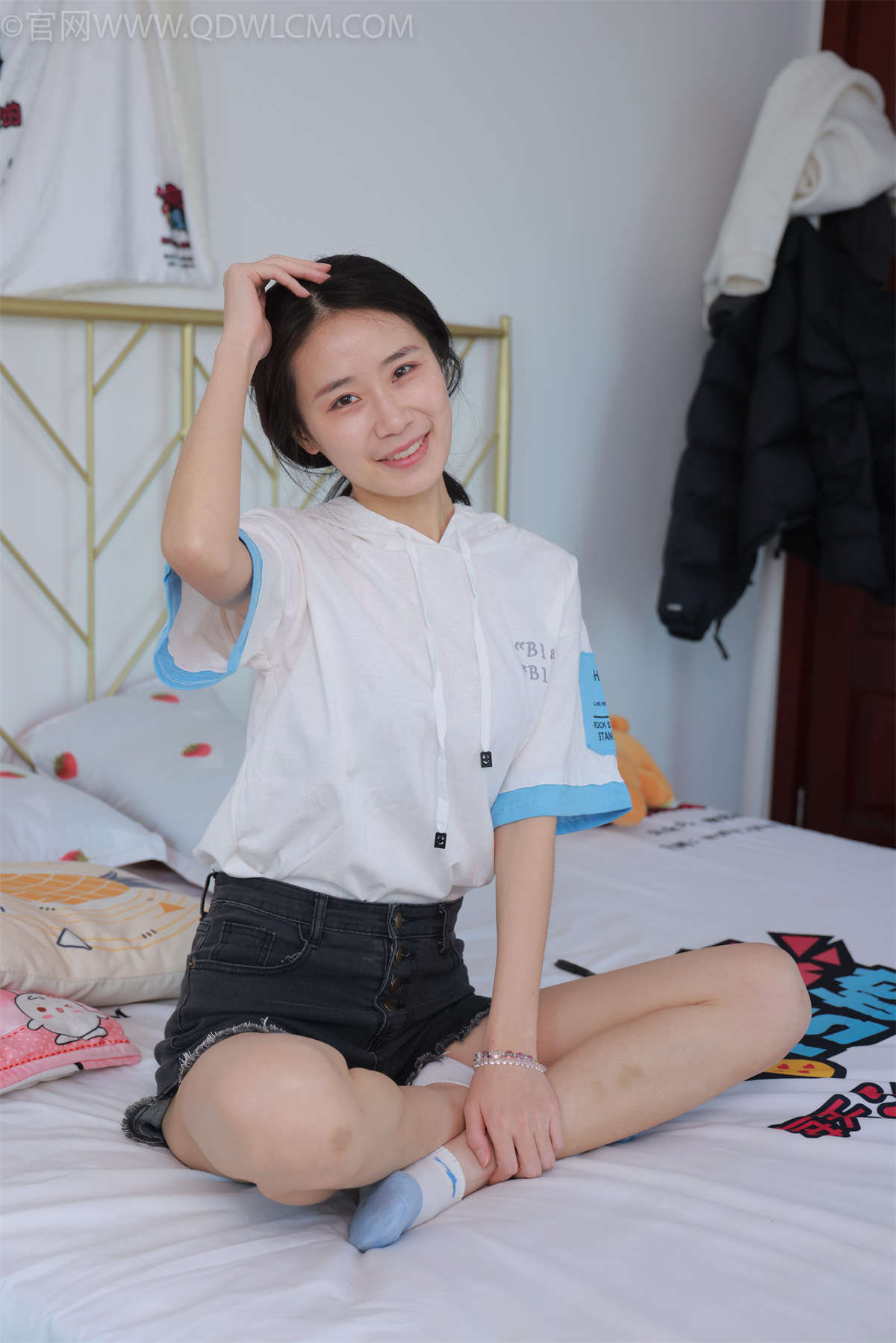 物恋传媒 NO.1523 菜菜-心中的白月光-日更街拍