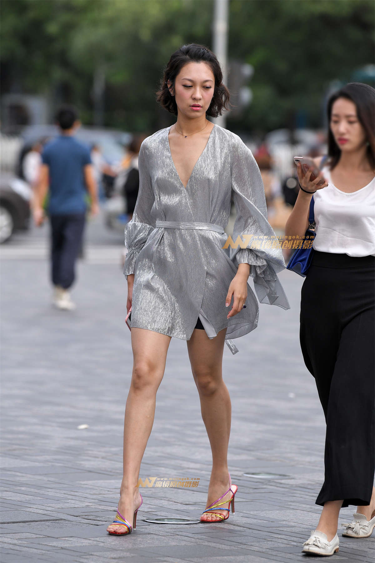 【久久赛帖】高跟凉鞋长腿美女-日更街拍