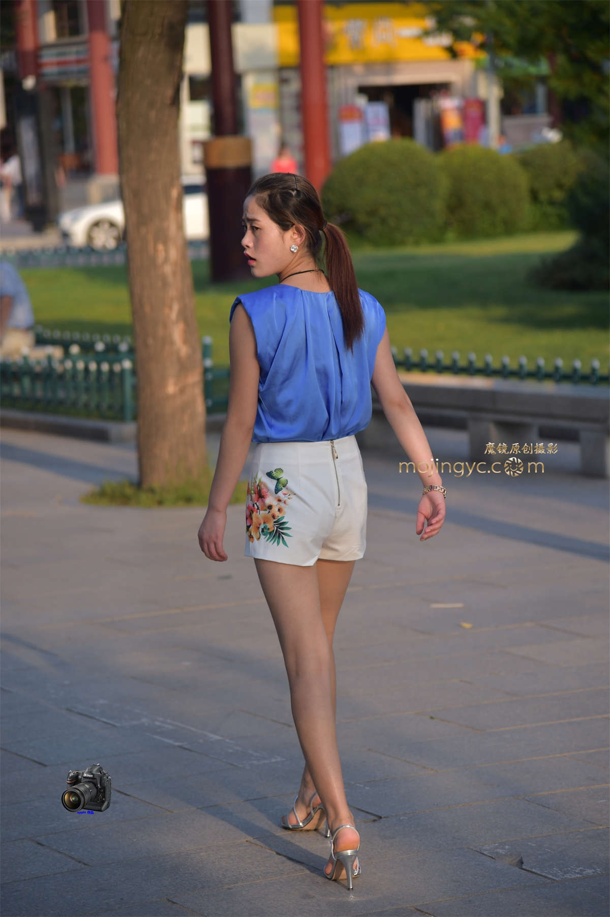 图片[2]-2015-08-20白短裤美腿美眉（11P）-日更街拍