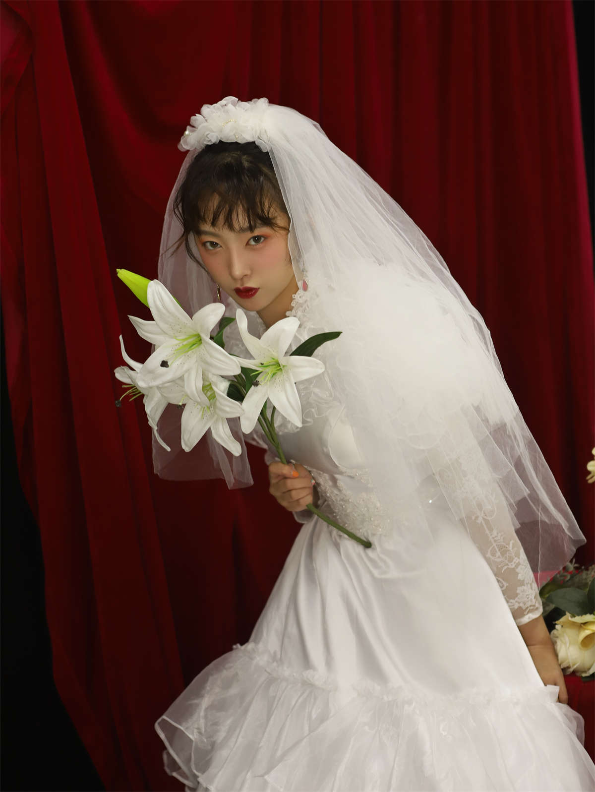 YITUYU艺图语 2022.11.03 穿婚纱的女孩 小文插图1