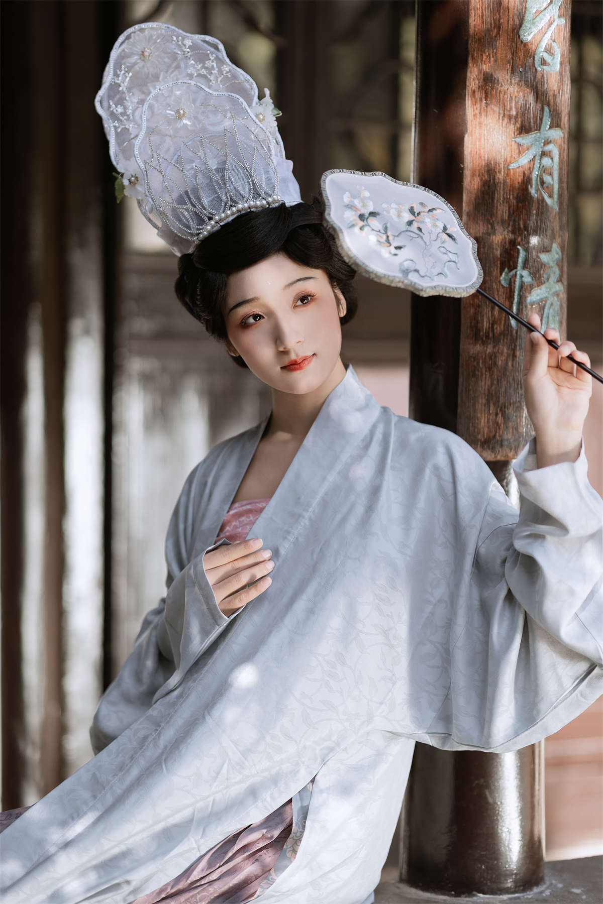 YITUYU艺图语 2024.03.03 秋日向晚 之于浅灯插图1