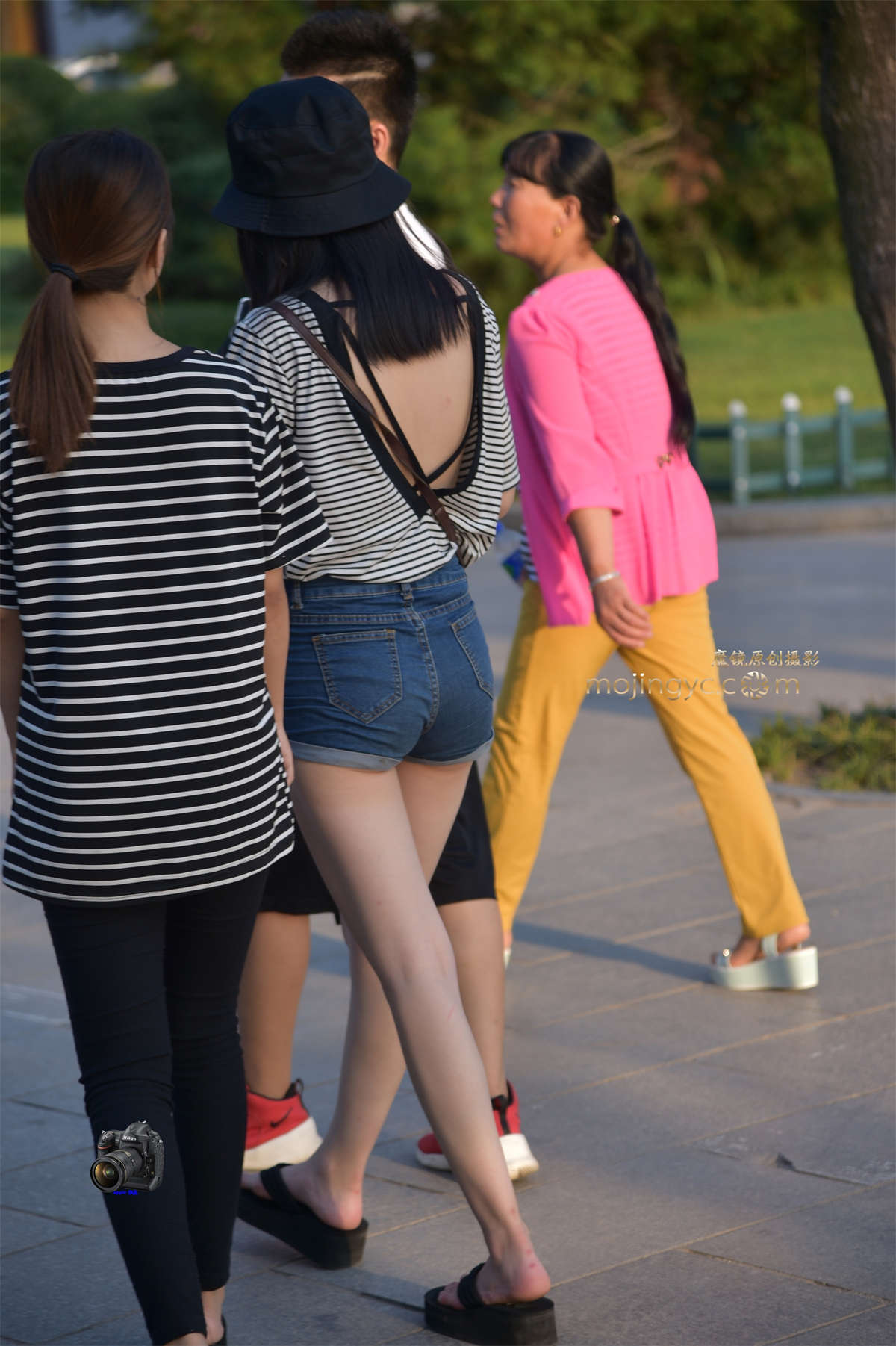 2015-08-20浑圆美臀少女（25P）-日更街拍