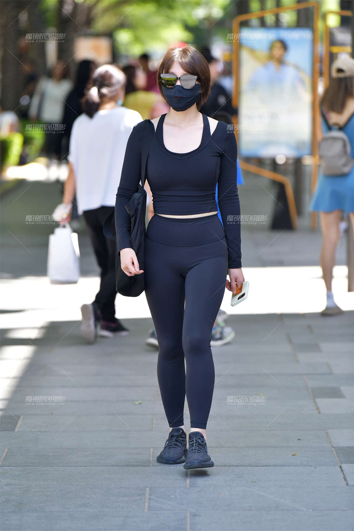 ★逛街黑色紧身裤美女-日更街拍