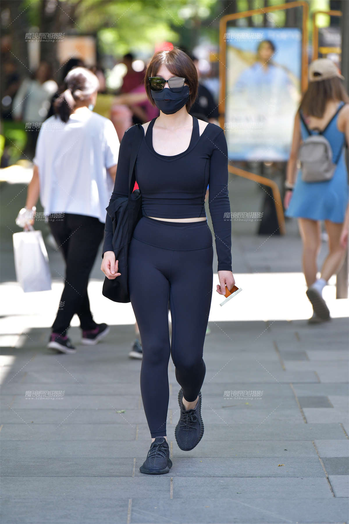 图片[2]-★逛街黑色紧身裤美女-日更街拍