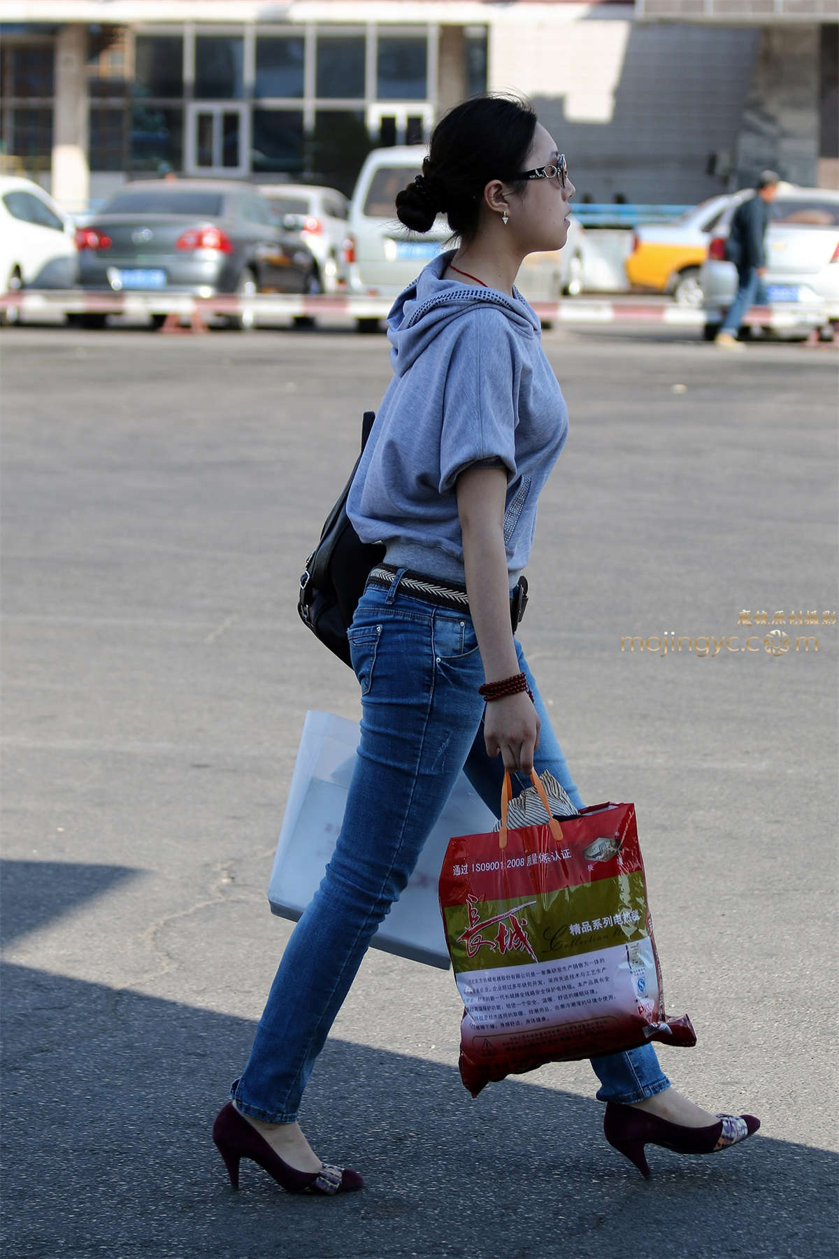 第270篇★紧身牛仔越栏杆★-16P-日更街拍