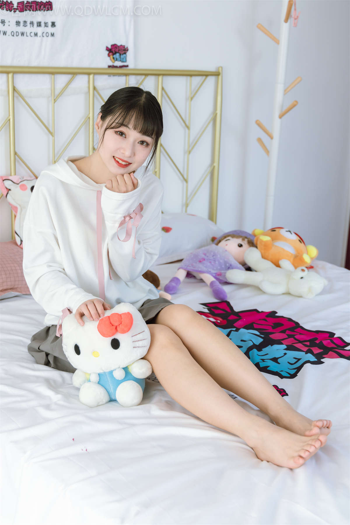 物恋传媒 NO.1173 月心-白色月光-日更街拍