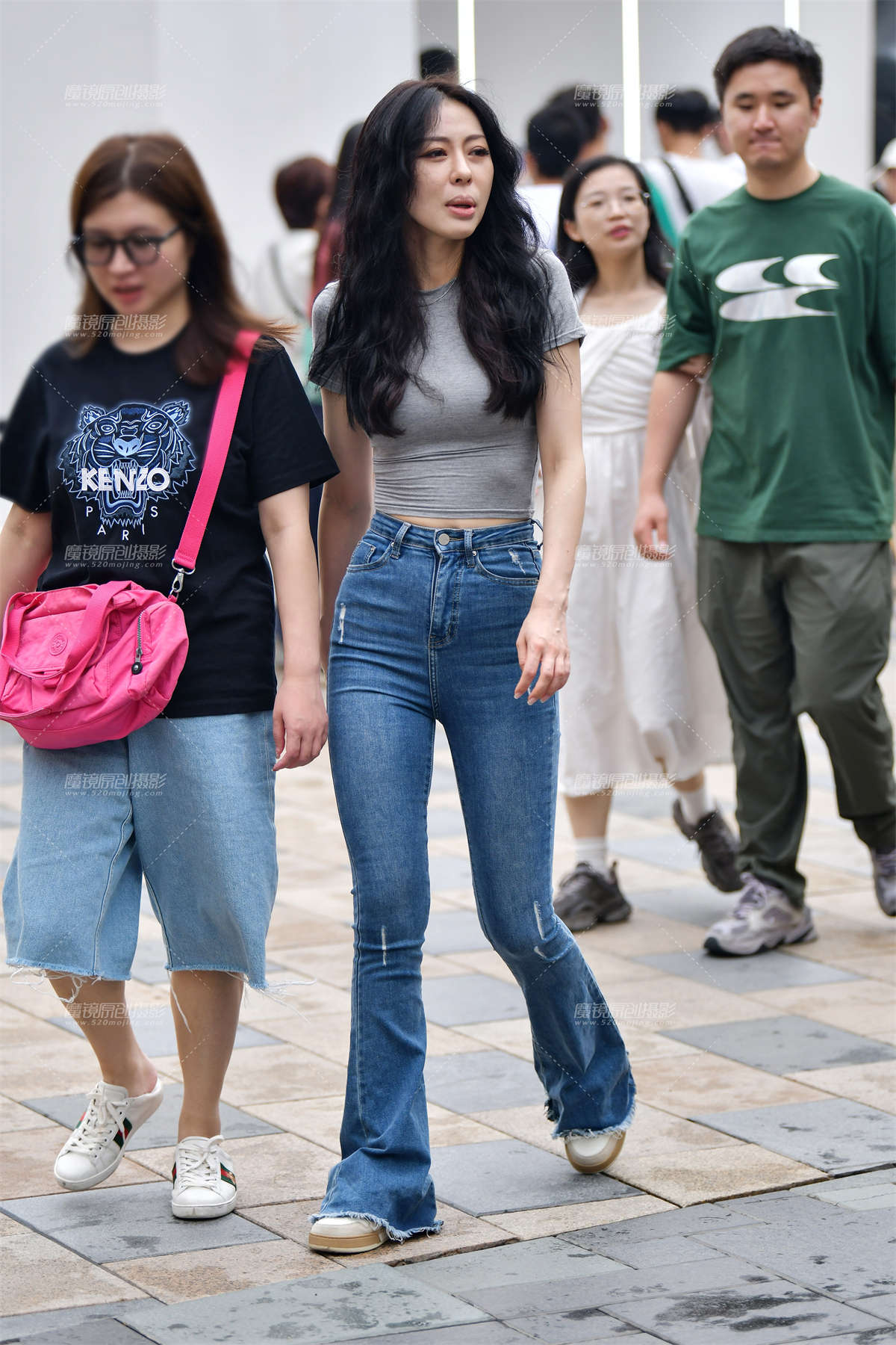 ★紧身蓝牛美女-日更街拍