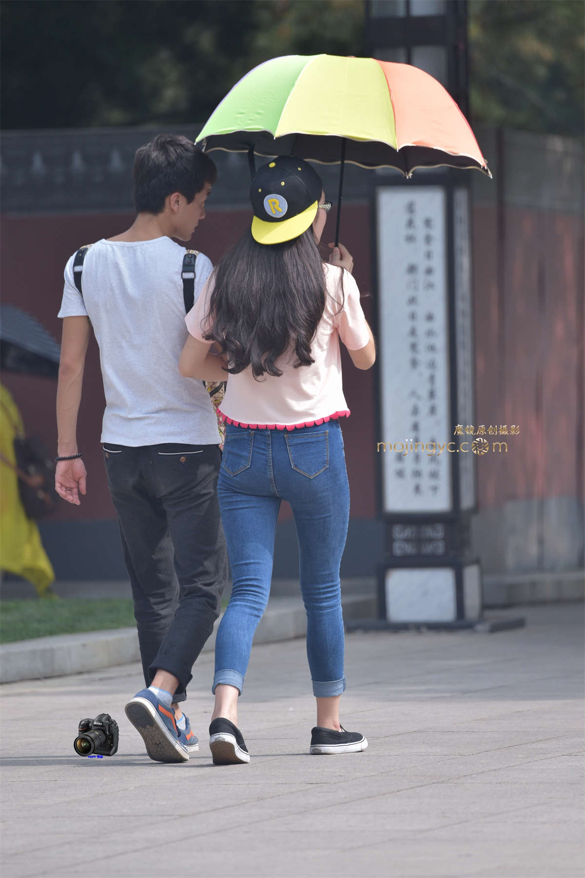 2013-03-25紧身牛仔裤妹妹15张-日更街拍