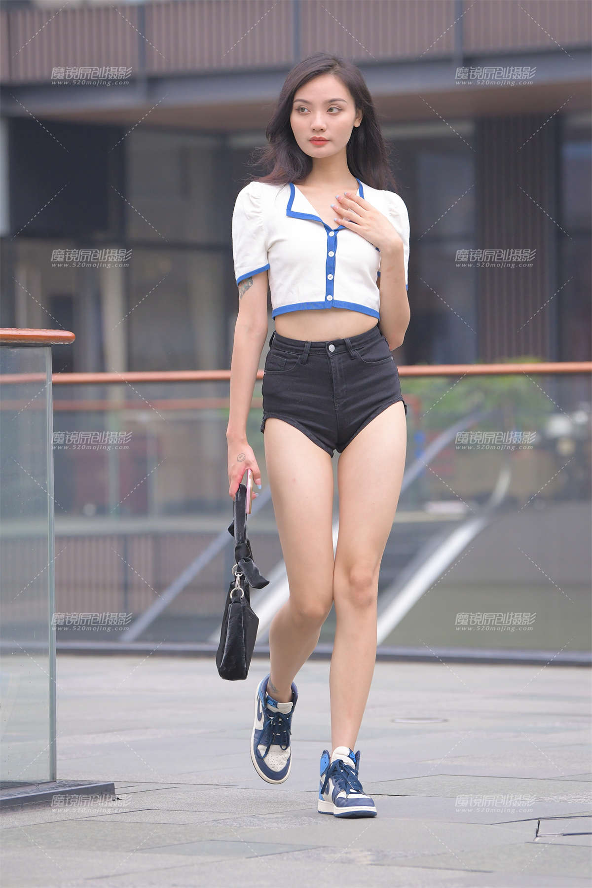 黑色热裤美女-日更街拍