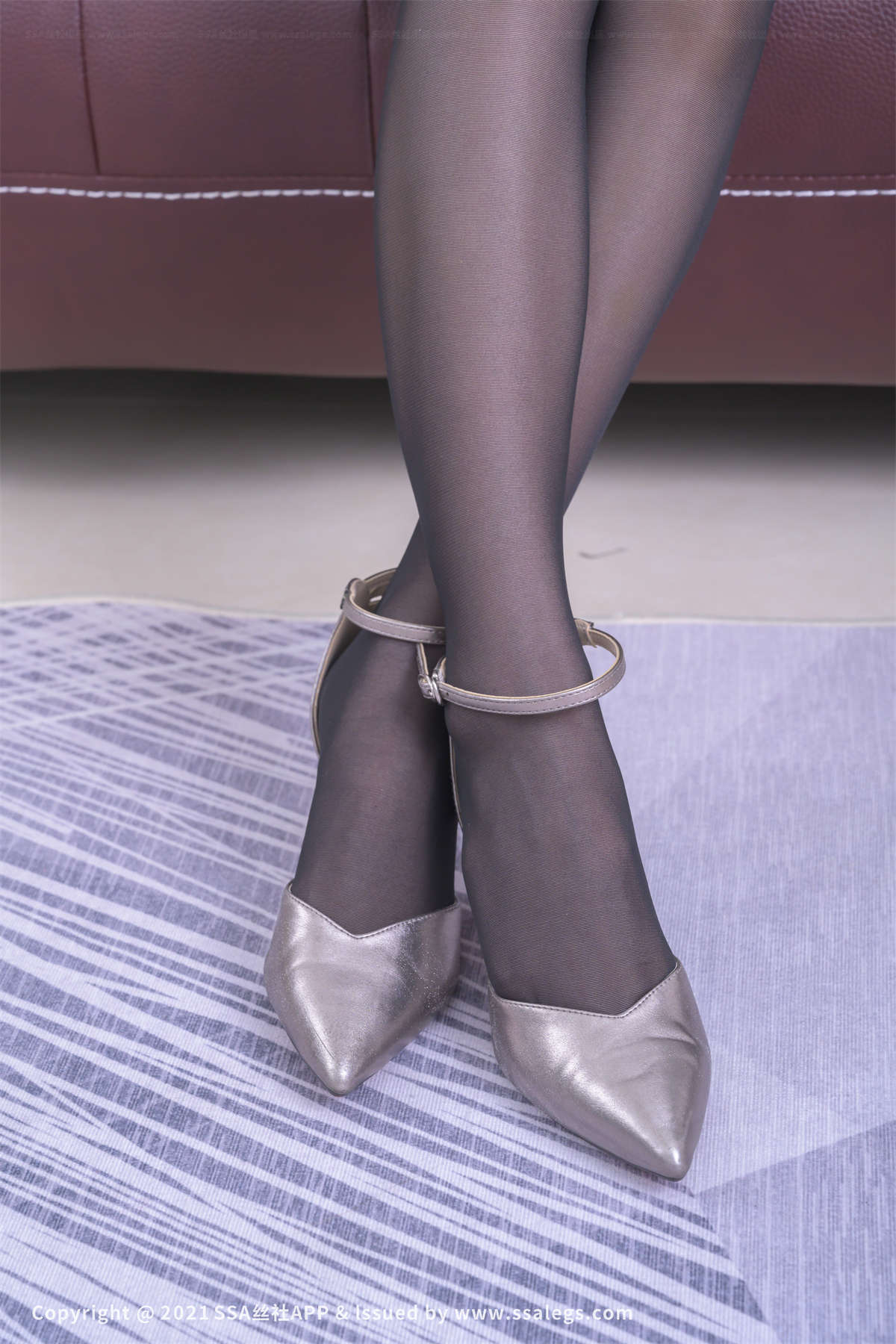 SSA丝社 No.680 腿模妙妙的黑色丝袜美女（上）-日更街拍