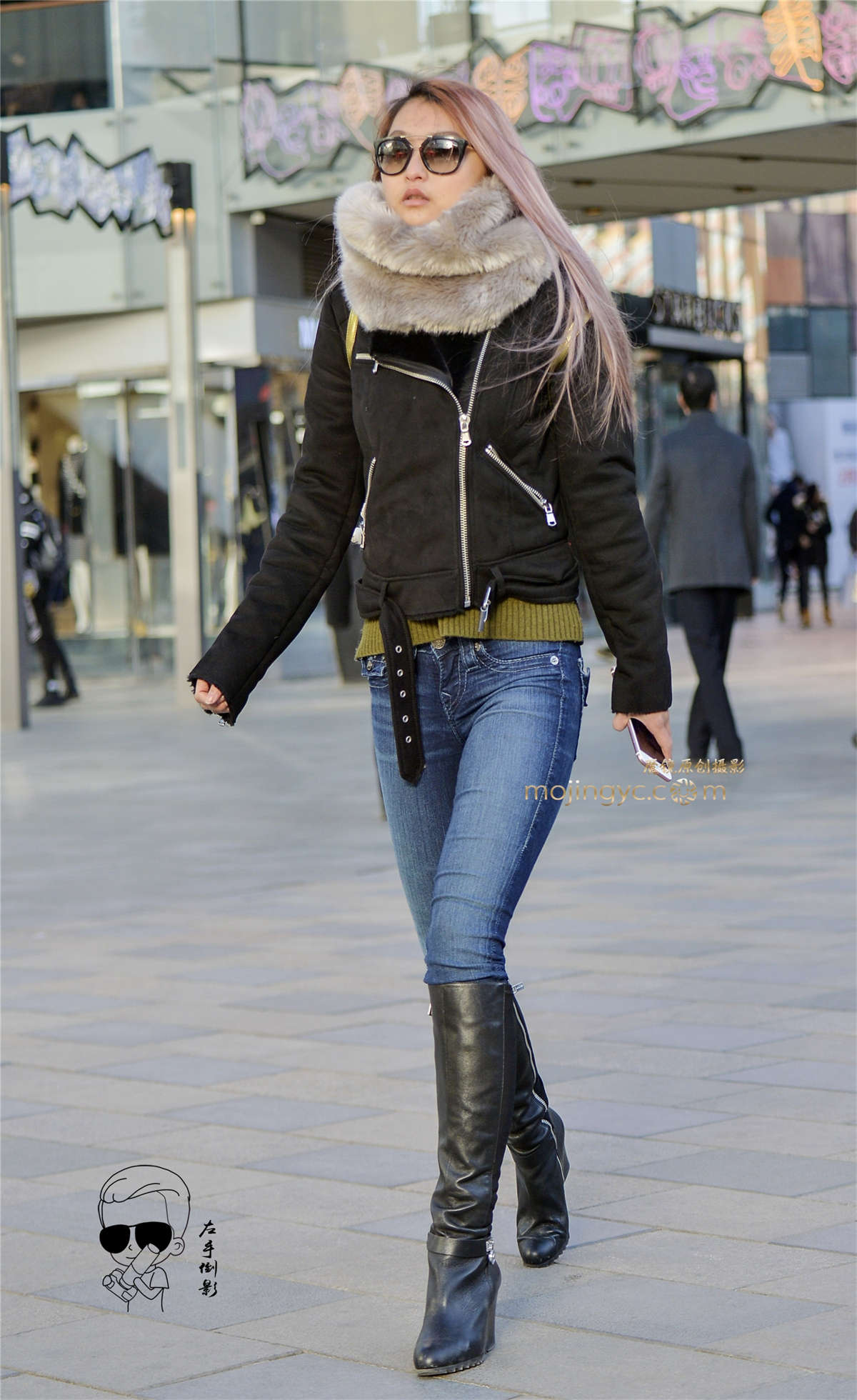 牛仔裤紧绷彰显魔鬼身材{2017-2-10-21p}-日更街拍