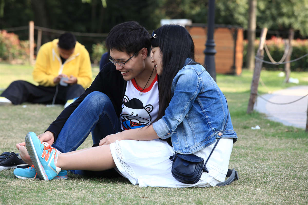 图片[2]-踏青公园街拍系列No.577 难得一见，这次是真正的“乱套了”-日更街拍