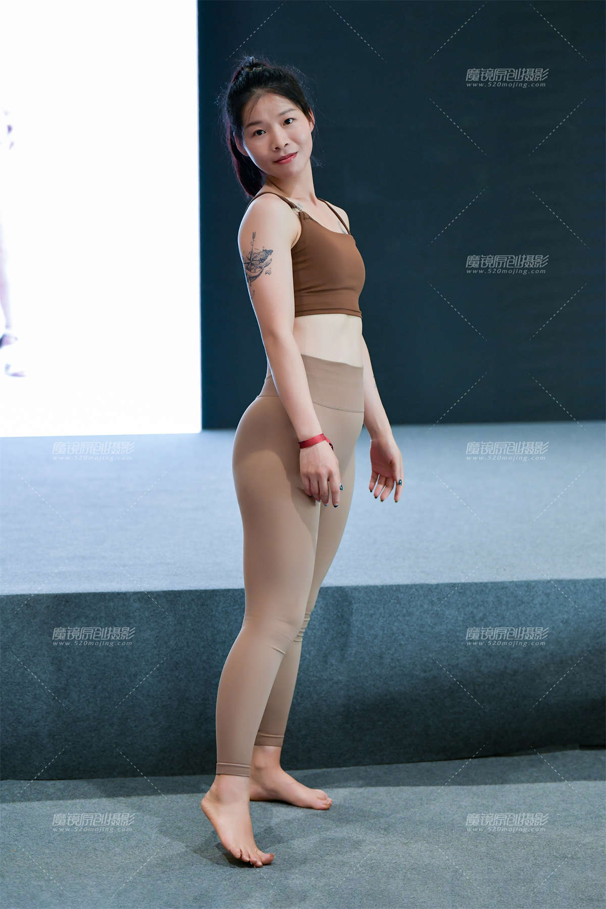 ★迷路闺蜜美女-日更街拍