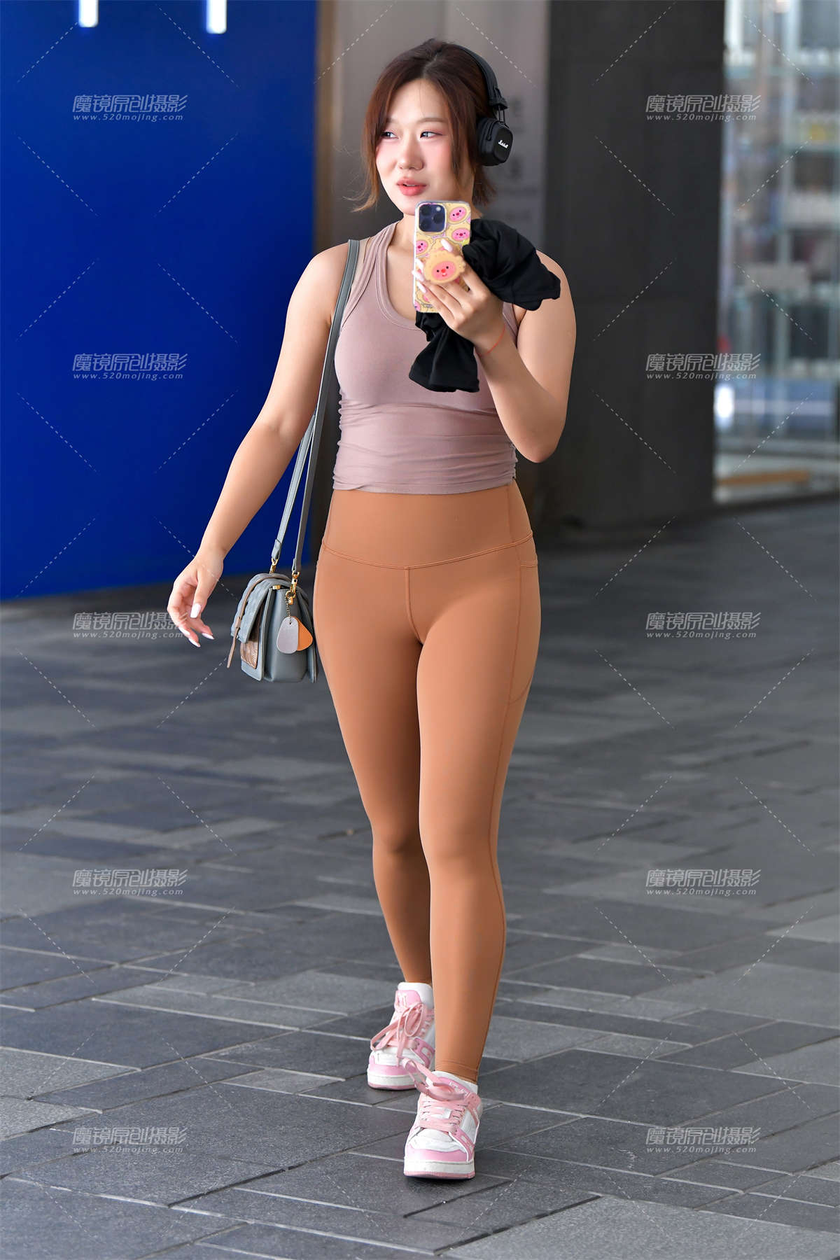 ★聊天紧身裤美女插图1