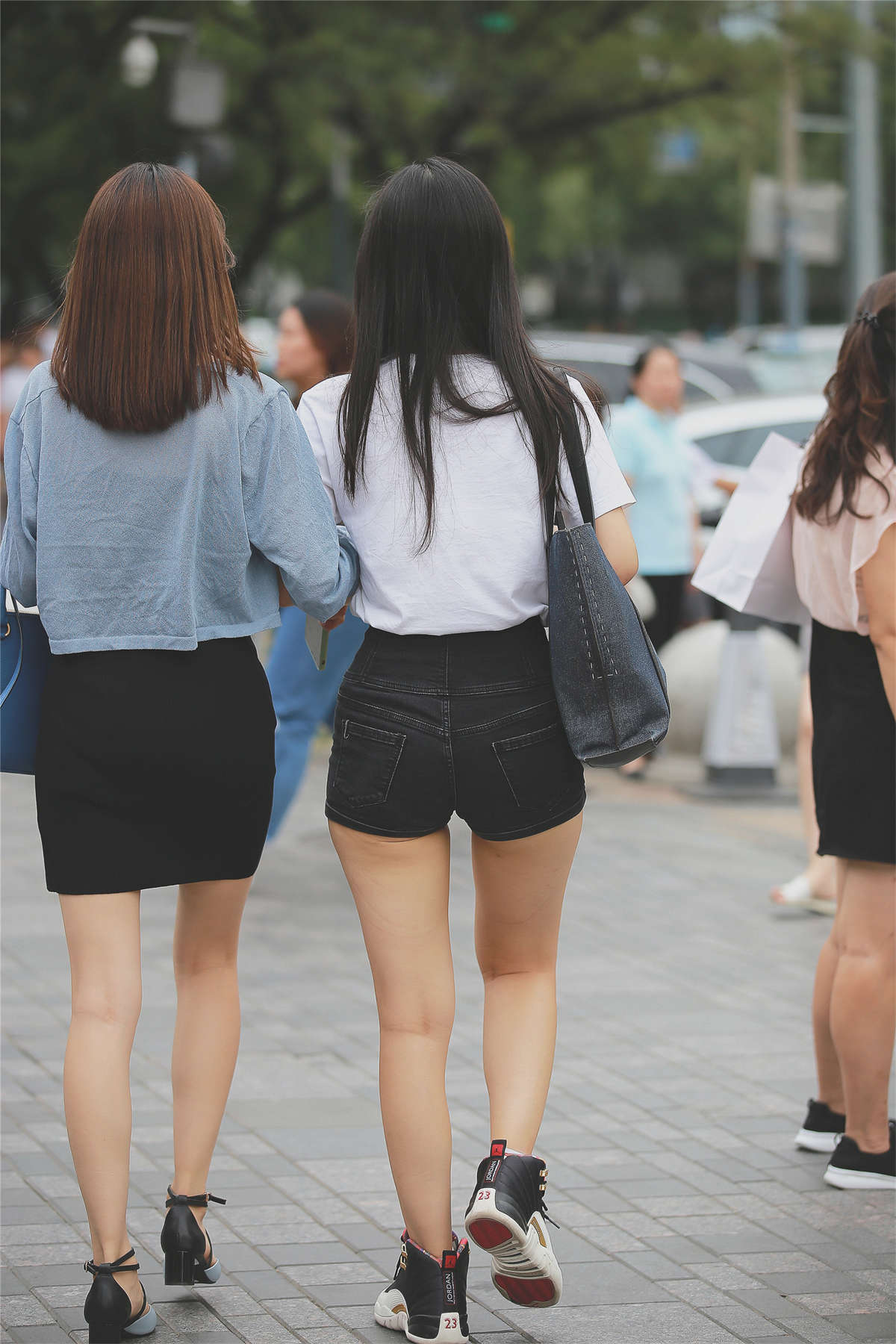 图片[2]-两个清纯的学妹-日更街拍
