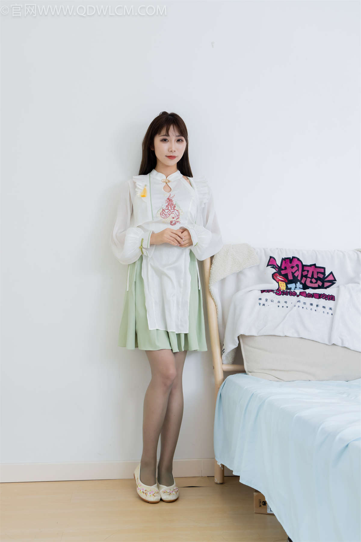 图片[2]-物恋传媒 NO.2323 泡泡-汉服、平底鞋、过膝丝袜-日更街拍