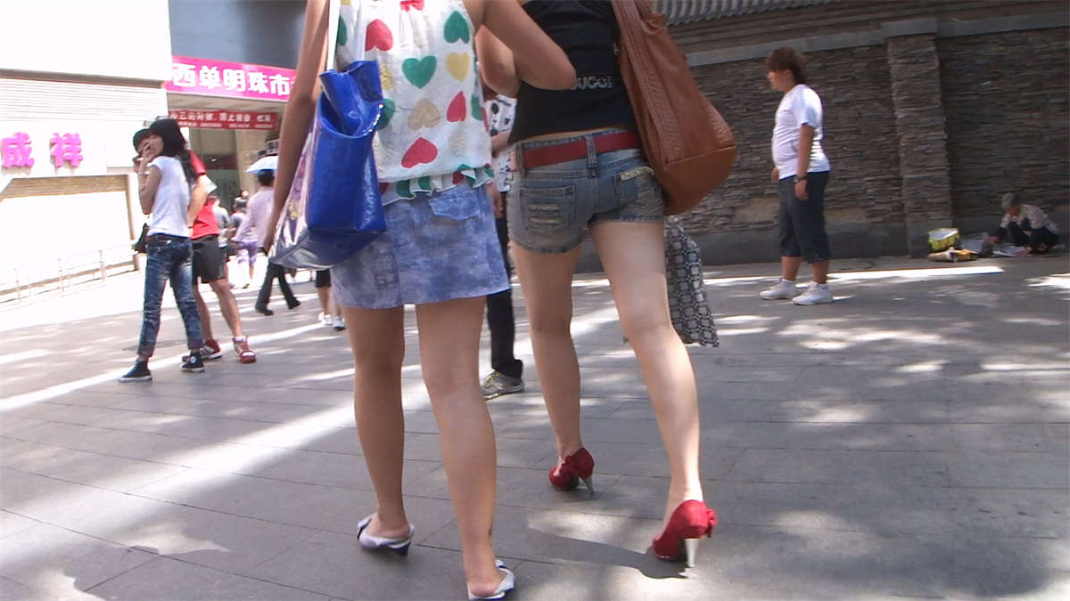 图片[2]-两个逛街的MM-日更街拍