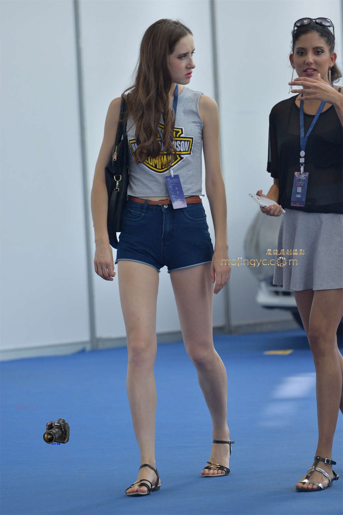 2016-03-23白皙美腿洋妹妹16张-日更街拍