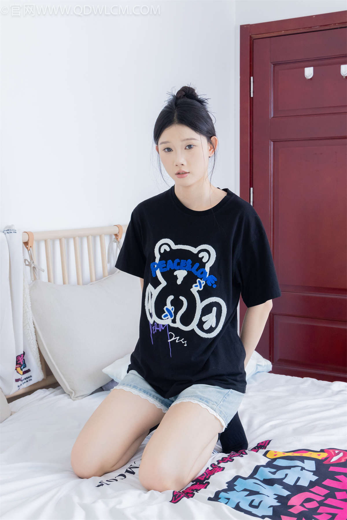 物恋传媒 NO.2324 小竹-匡威帆布鞋、白棉袜、黑棉袜-日更街拍