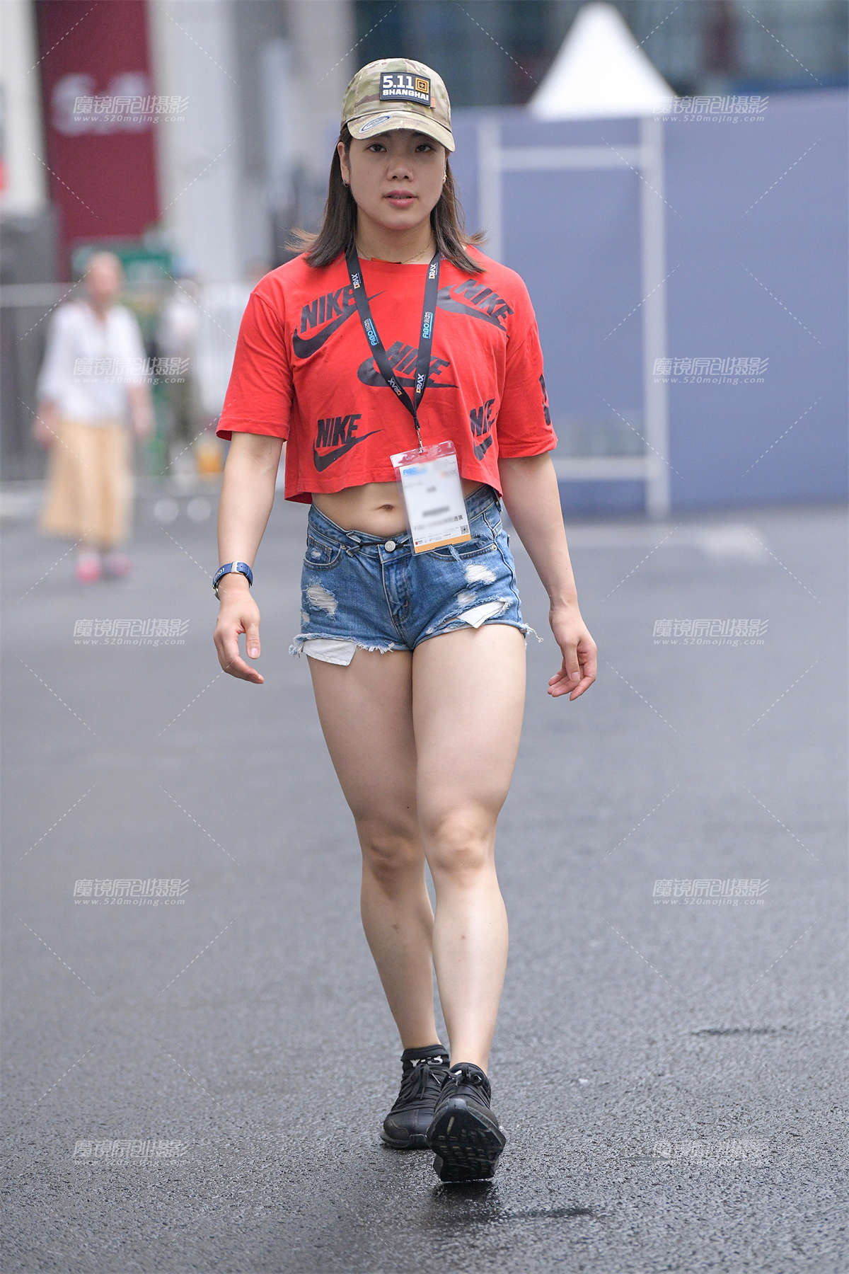 搭讪紧致热裤教练-日更街拍