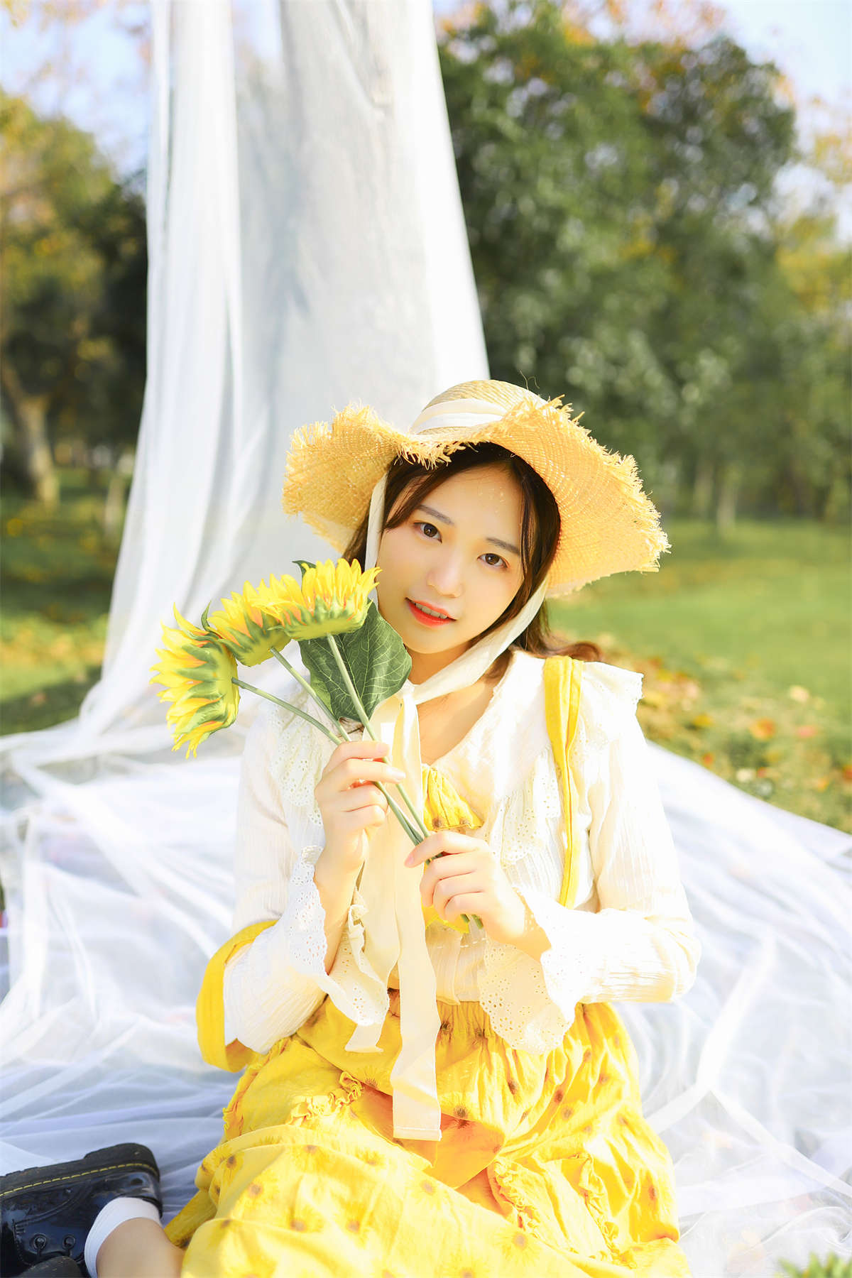 YITUYU艺图语 2022.08.27 向阳而生 芊芊-日更街拍