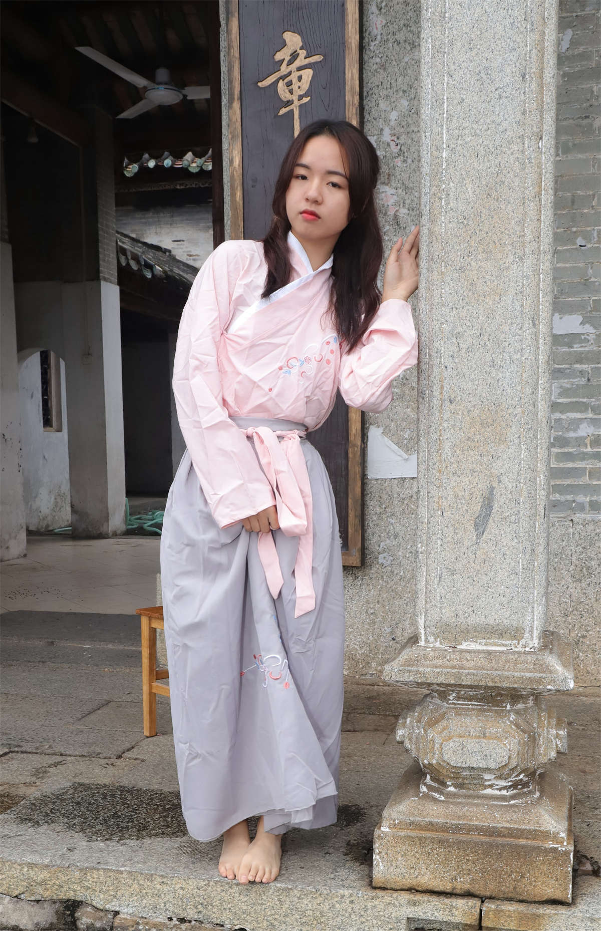 aappary摄影 No.017 小淇穿上汉服赤脚游玩古镇-日更街拍