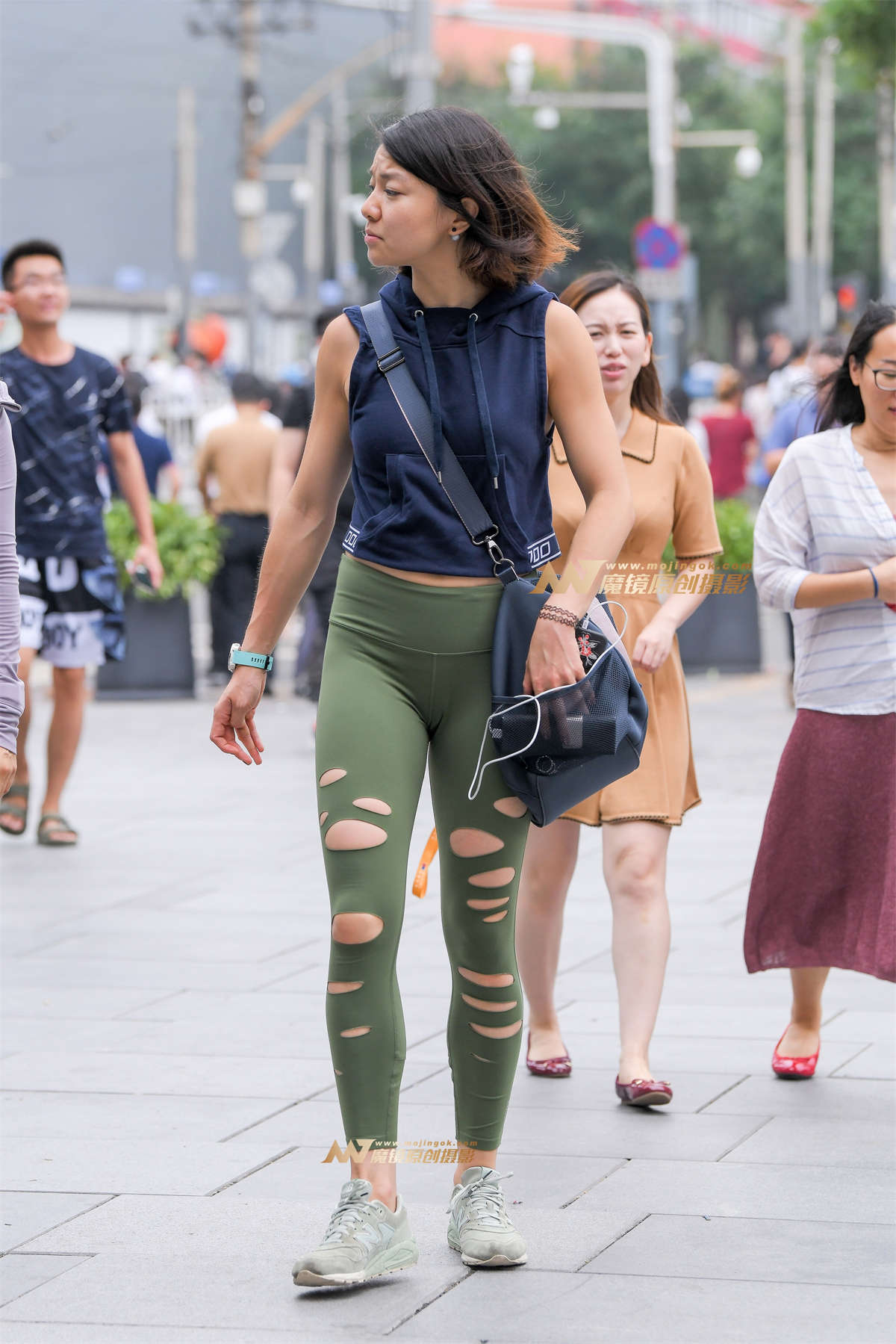 【久久赛帖】绿色破洞瑜伽裤-日更街拍