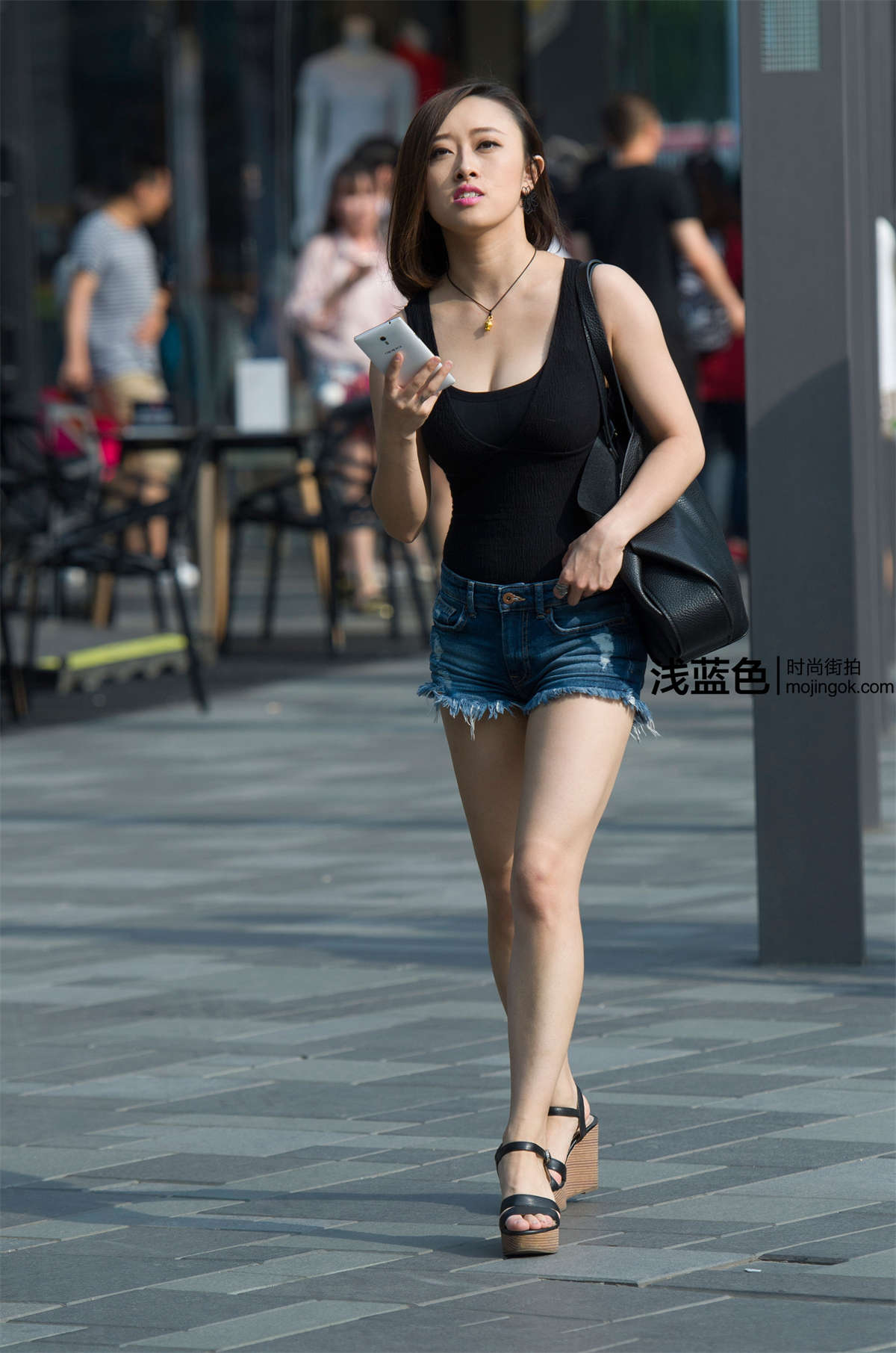 黑背心 小乳沟（21p）-日更街拍