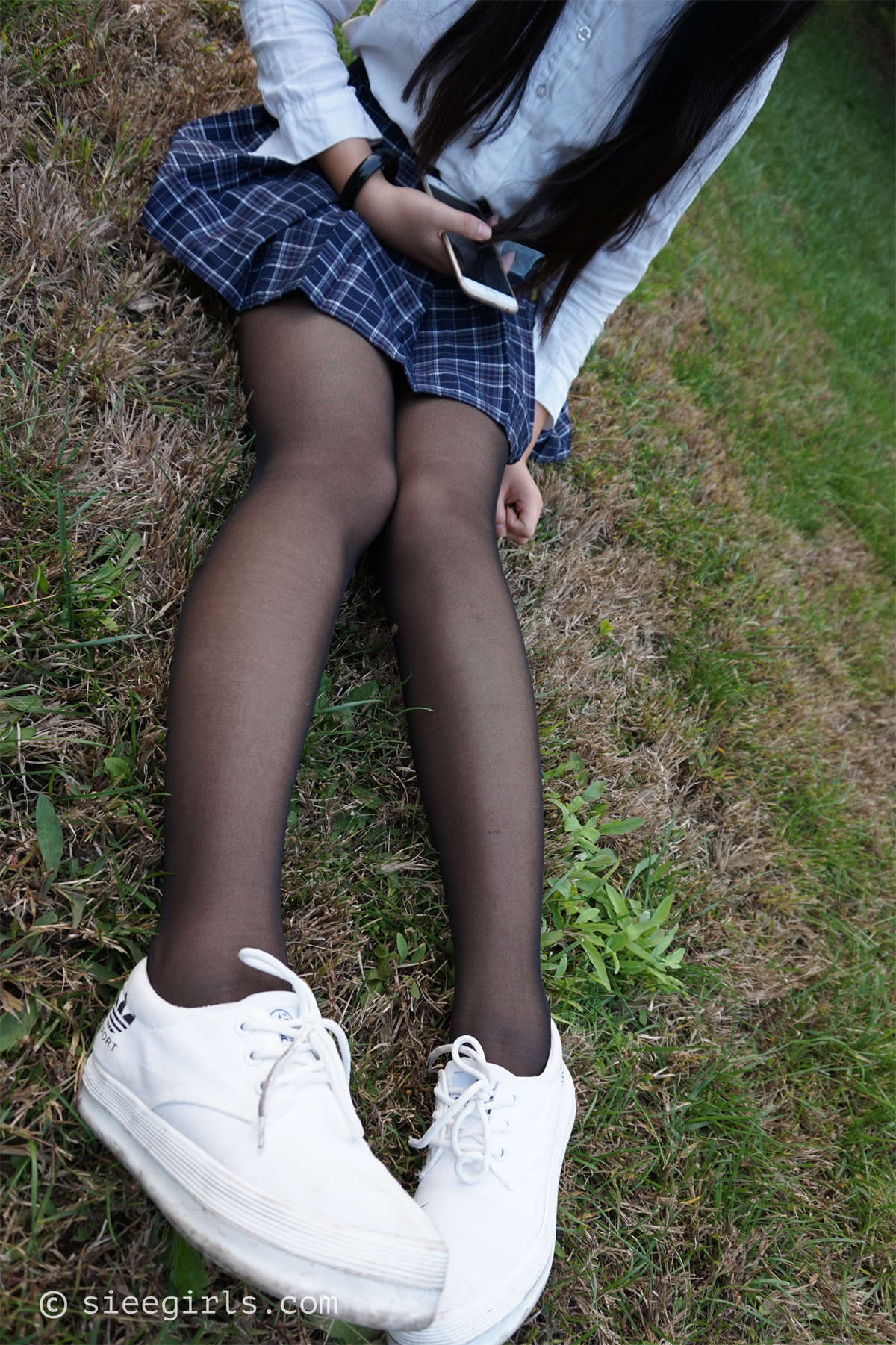 图片[2]-SIEE丝意新刊 NO.001 曦曦 黑丝随拍-日更街拍