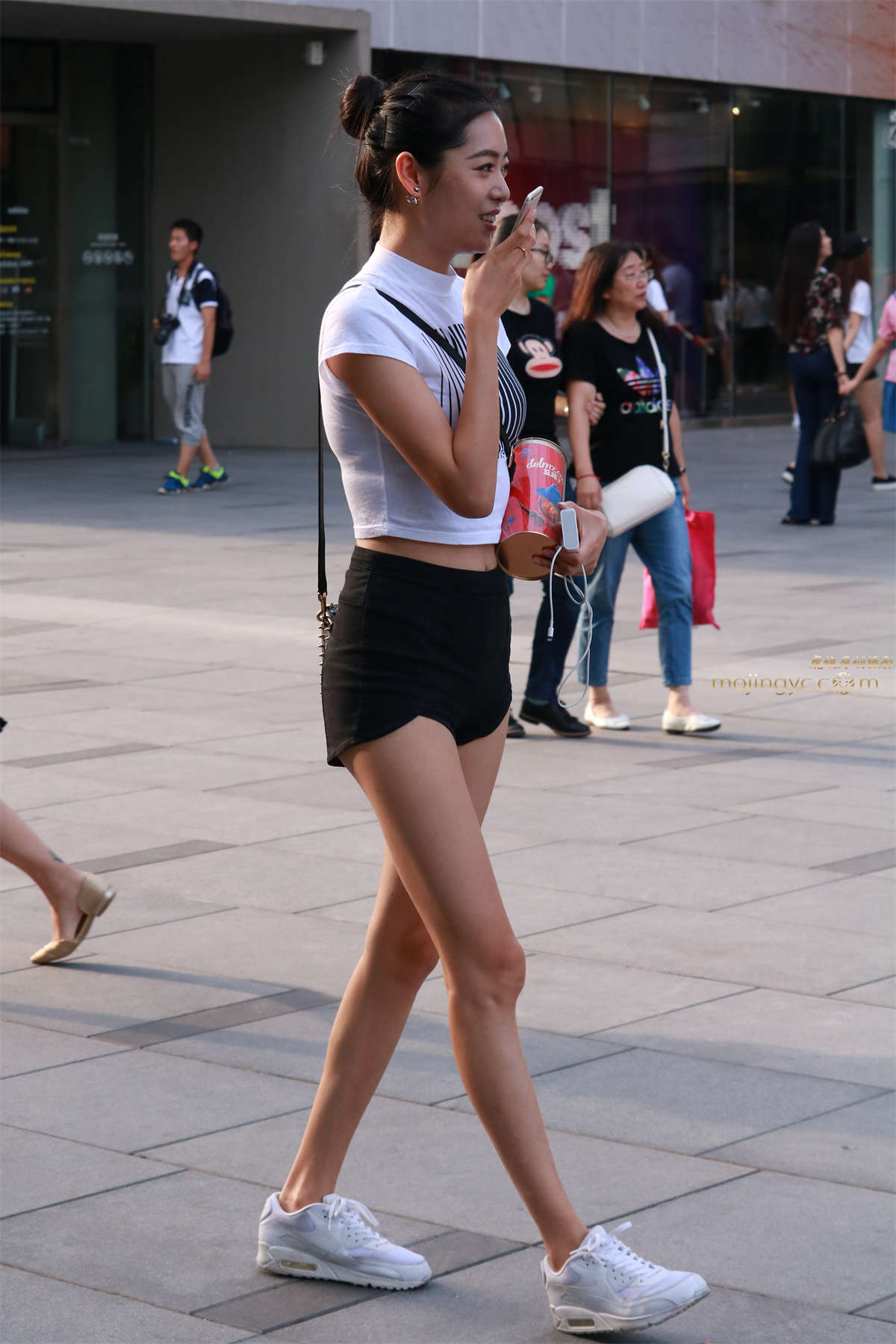 图片[2]-热裤美腿萝莉-日更街拍