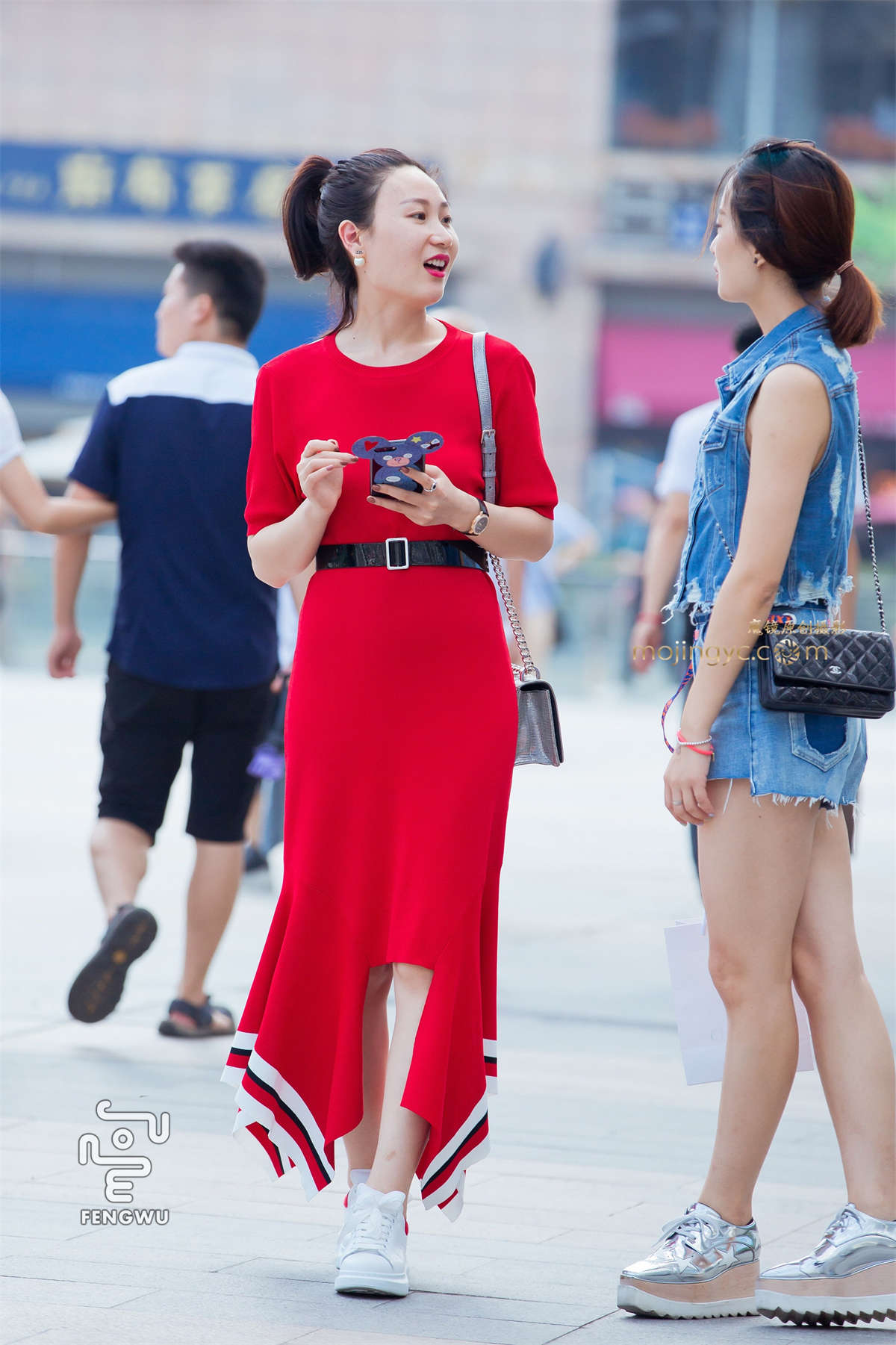 露背连衣裙，运动鞋（10）-日更街拍