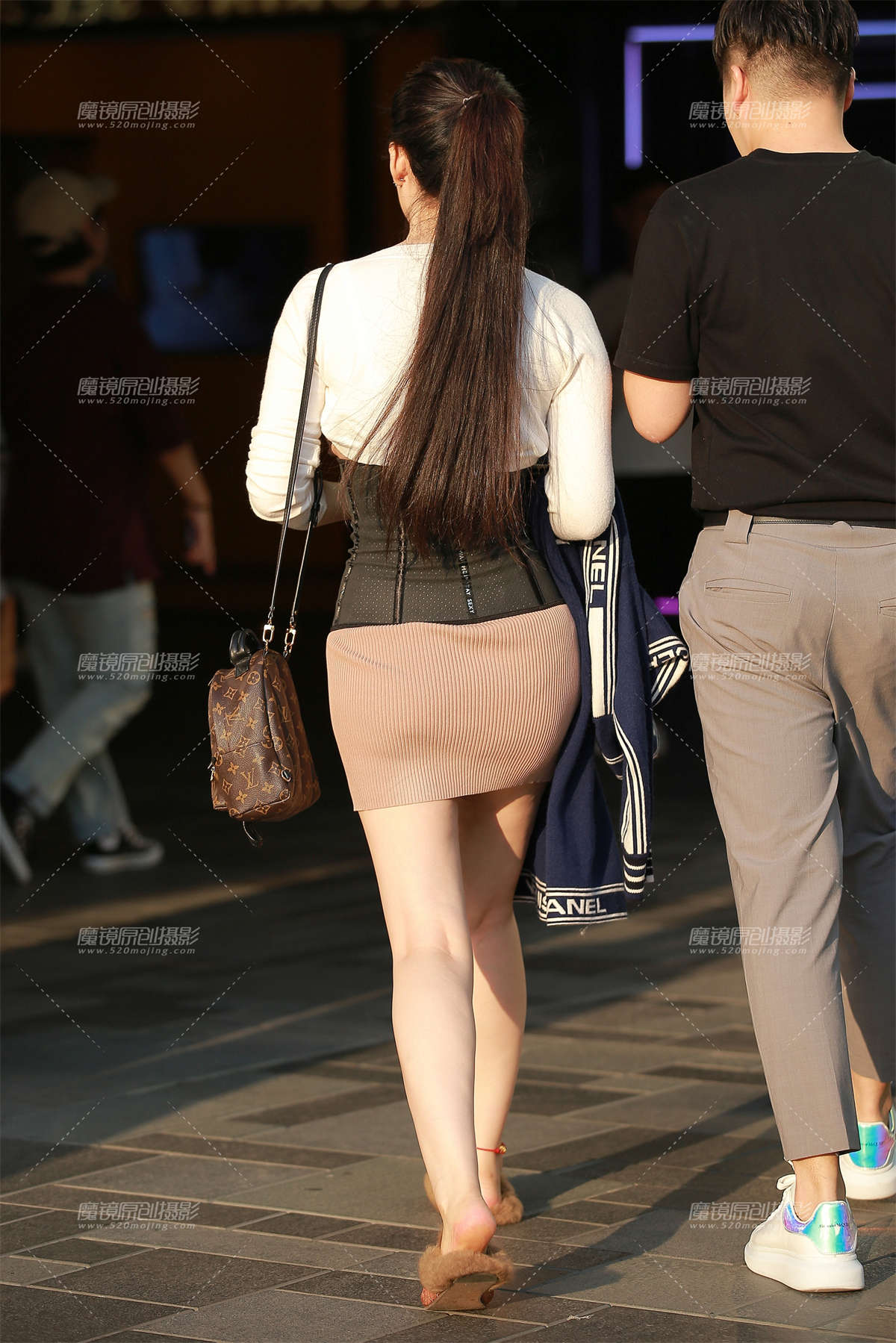 图片[2]-【玻璃赛帖】白嫩气质美女-日更街拍