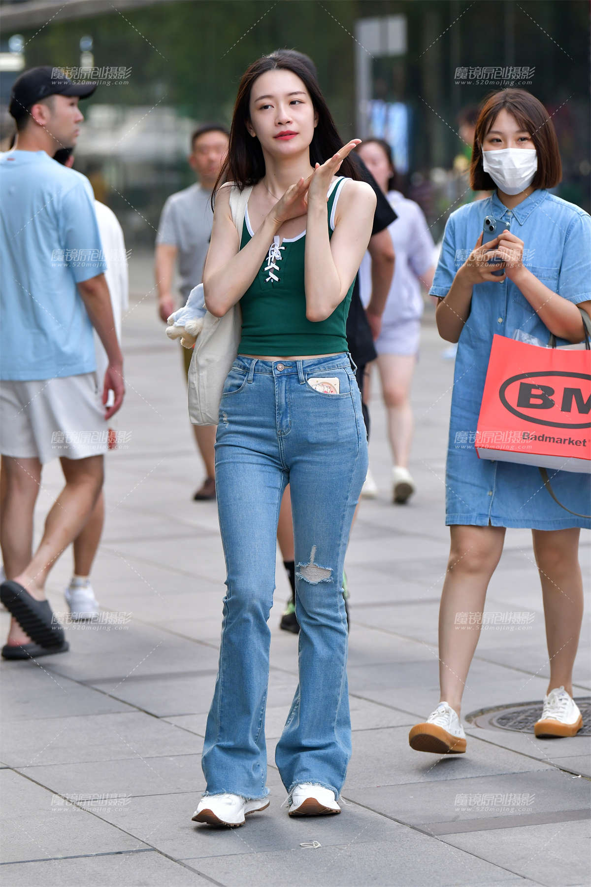 图片[2]-★牛仔裤逛街美女-日更街拍