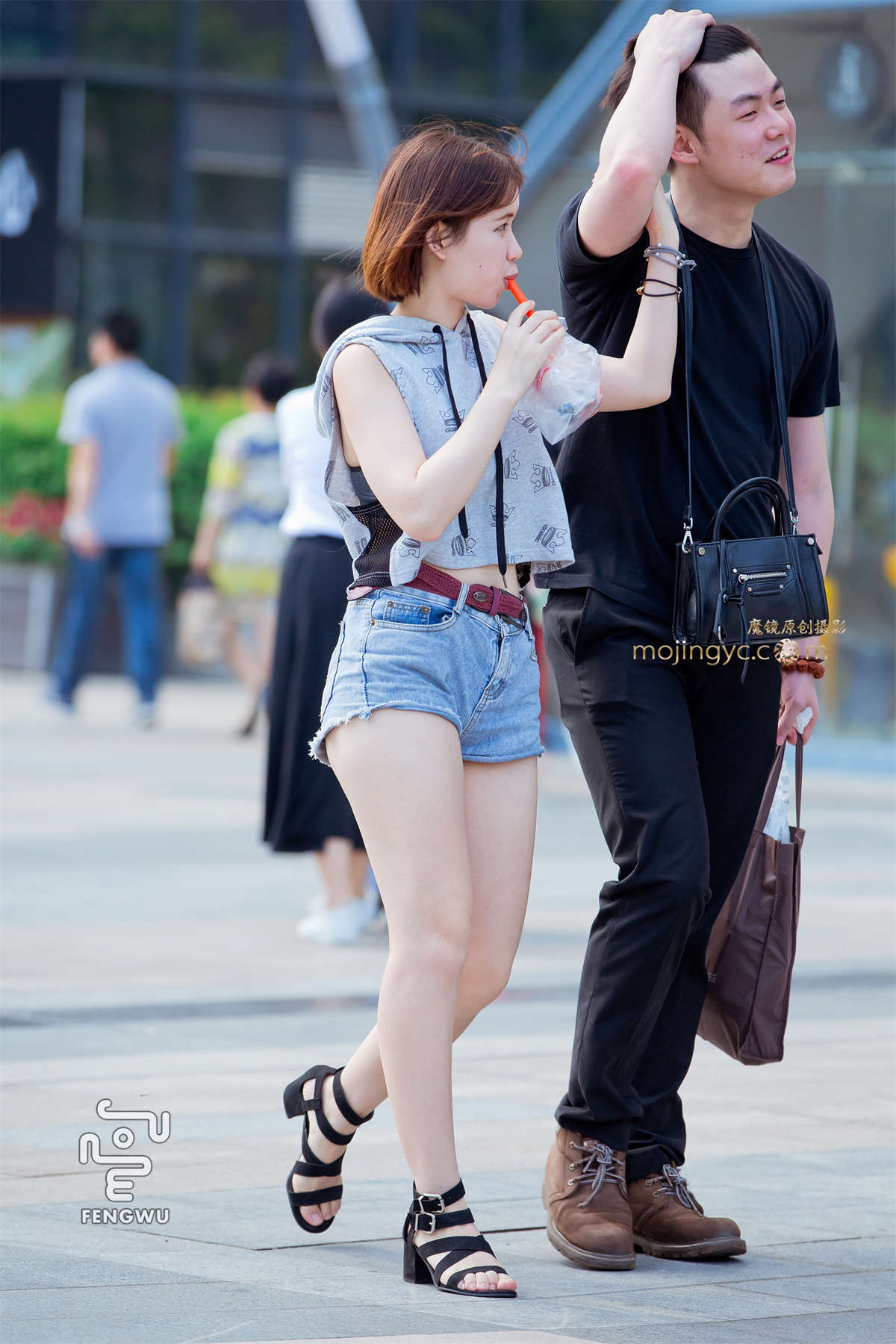 热裤，丰韵裸腿，凉鞋（12）-日更街拍