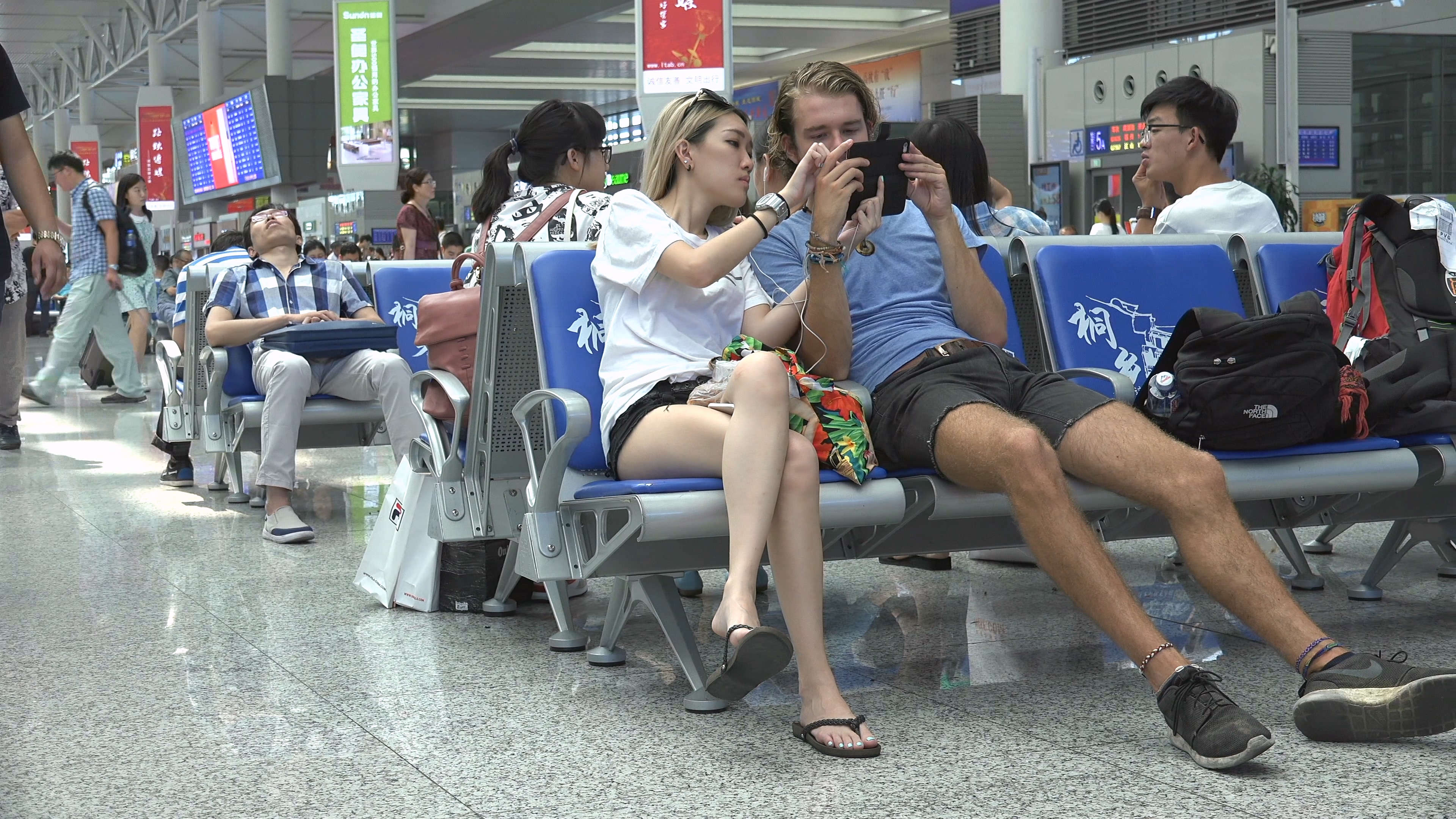 图片[2]-人字拖玉足美腿小姐姐-日更街拍