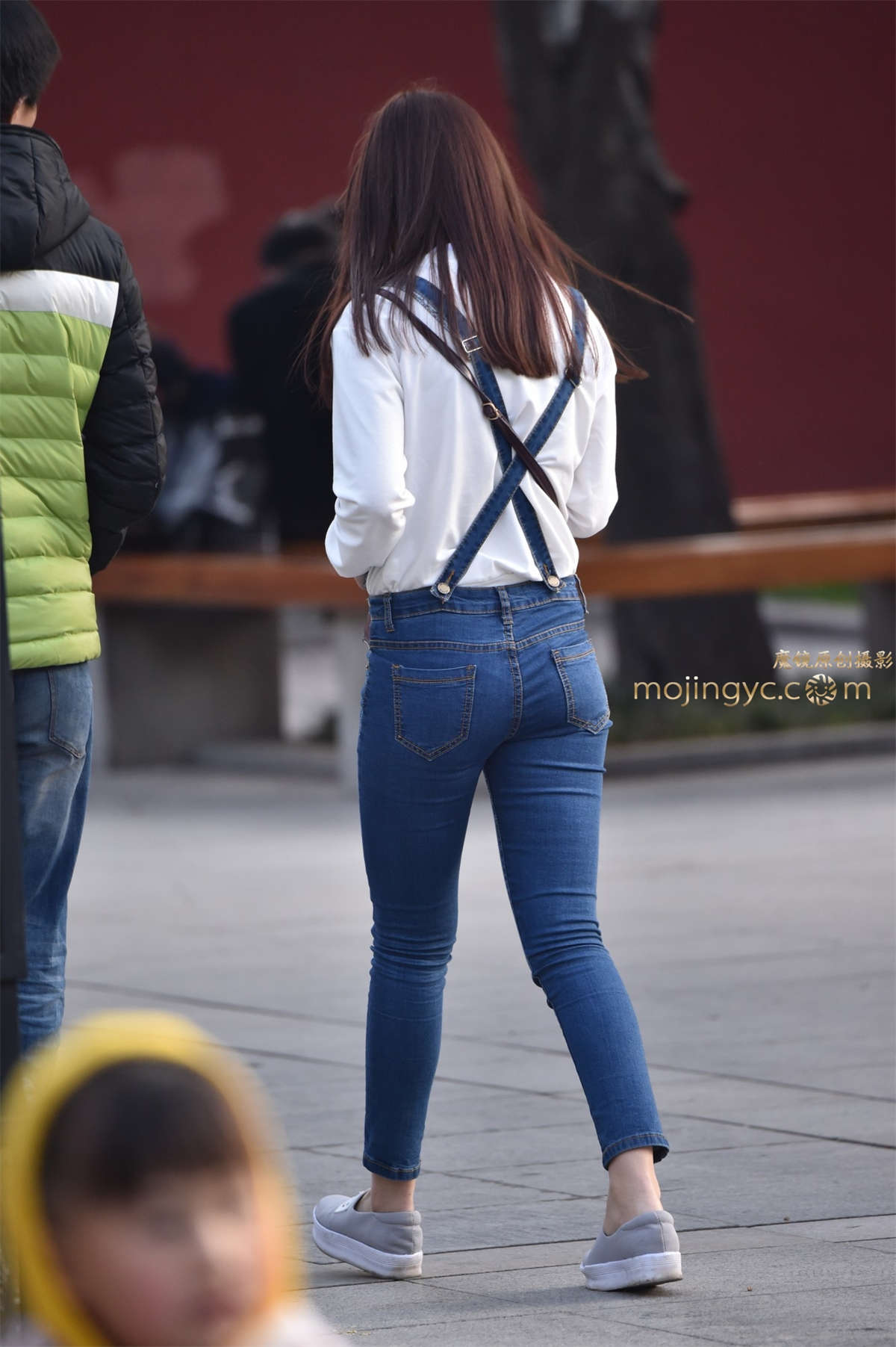 图片[2]-2016-11-14紧身背带牛仔裤妹妹8张-日更街拍