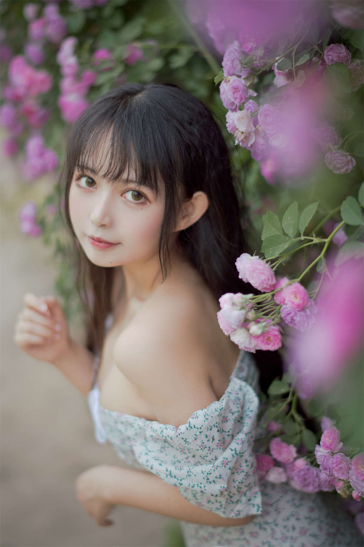 喵糖映画 VOL.338 蔷薇少女-日更街拍