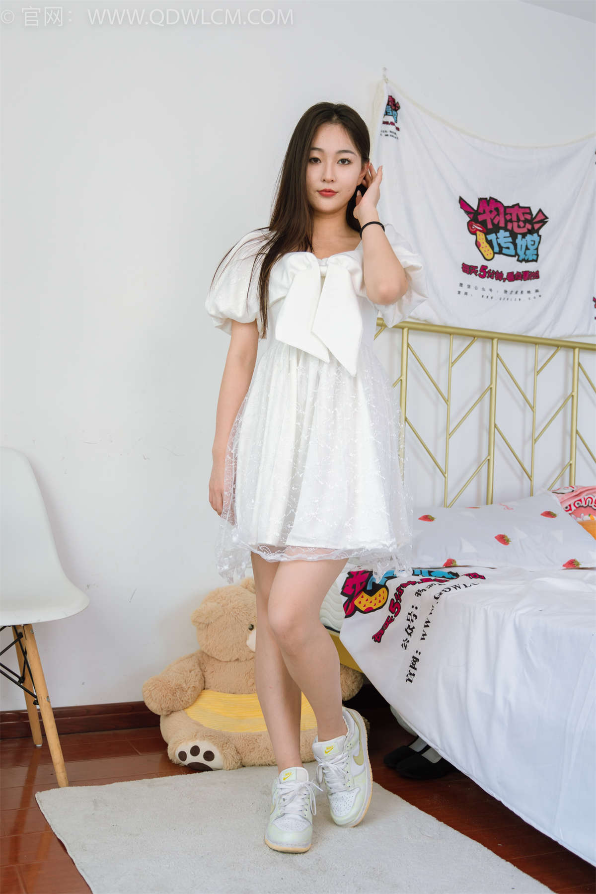 物恋传媒 NO.1448 美兔-最美白月光-日更街拍