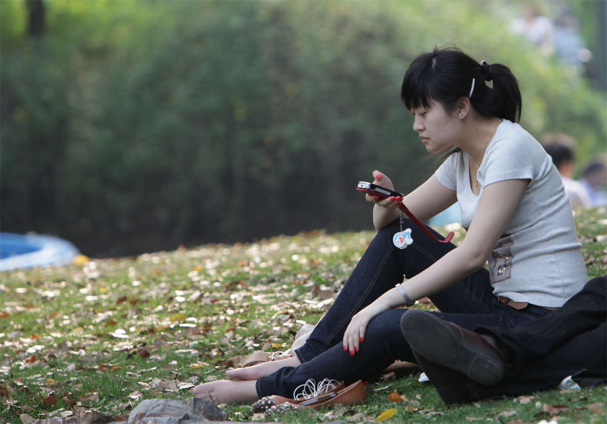 图片[2]-踏青公园街拍系列No.340 短肉丝也可以玩把唯美-日更街拍