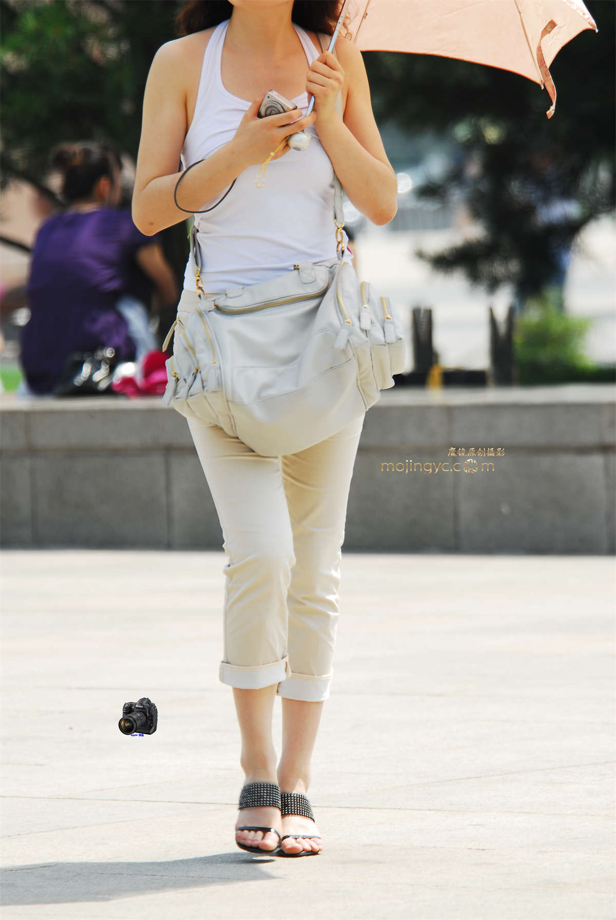 2016-04-15紧身米色七分裤少妇23张-日更街拍