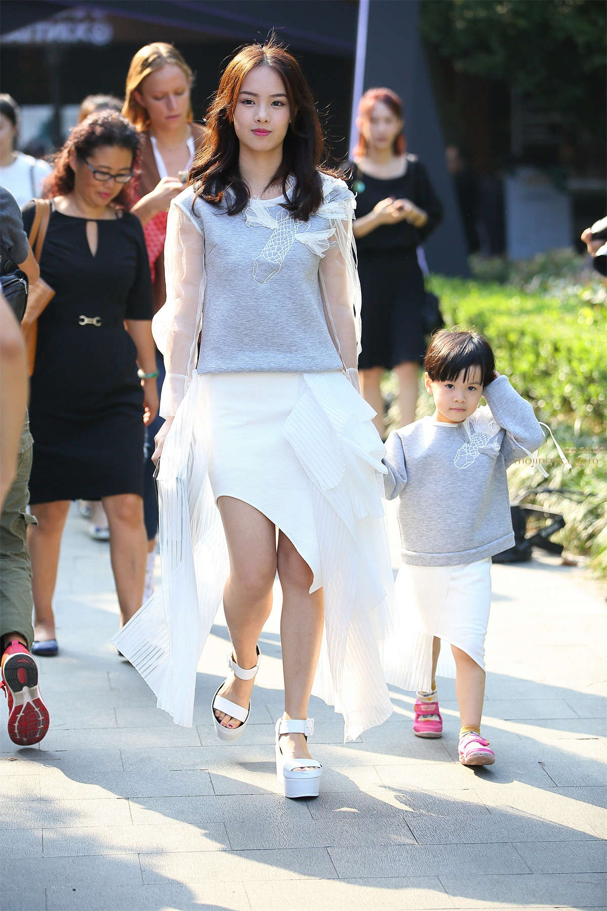 图片[2]-天使般的辣妈-日更街拍