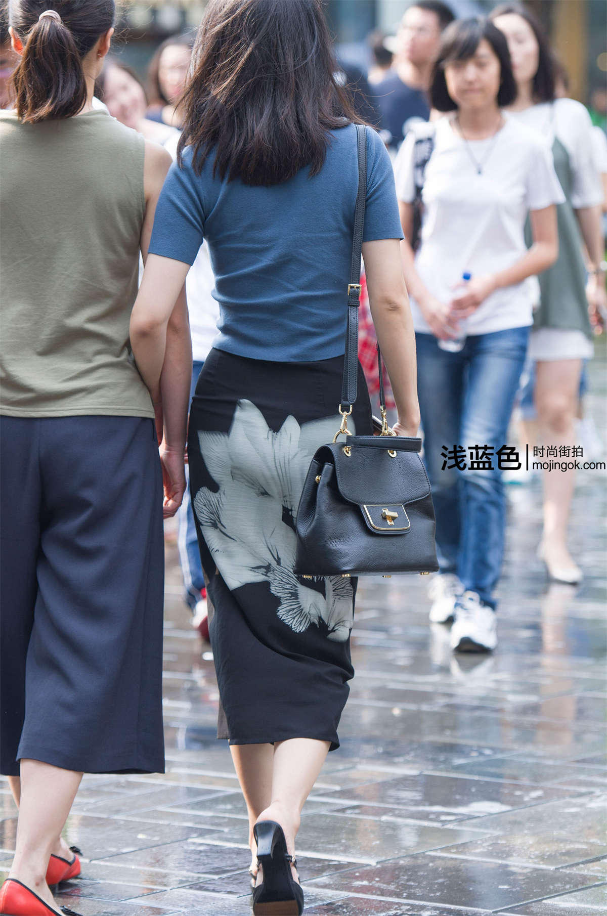 蓝T黑裙（22p）-日更街拍