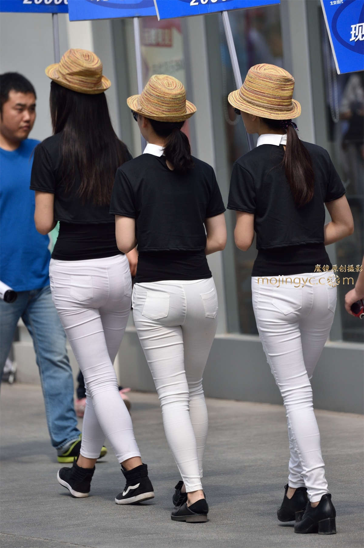 图片[2]-2016-11-14一群紧身白裤妹妹28张-日更街拍